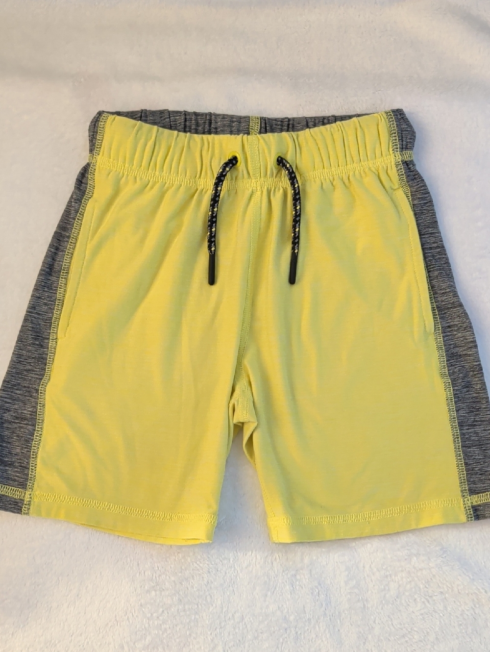 Hanna Andersson UV Active Yellow and Gray Toddler Shorts (b)